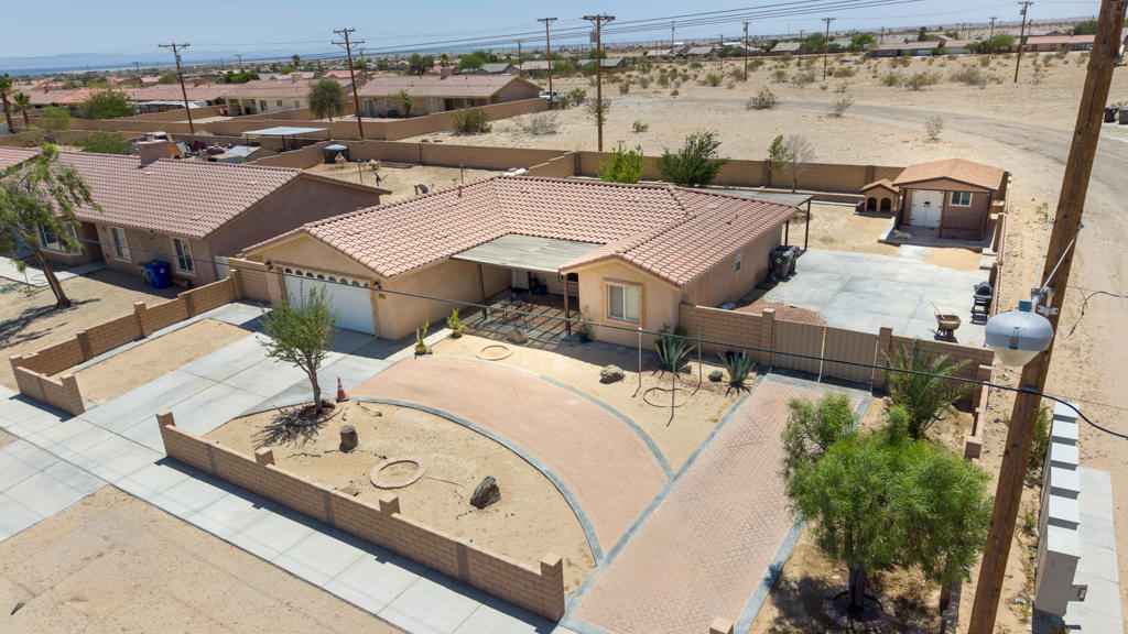 1527 N Marina Drive Property Photo 1