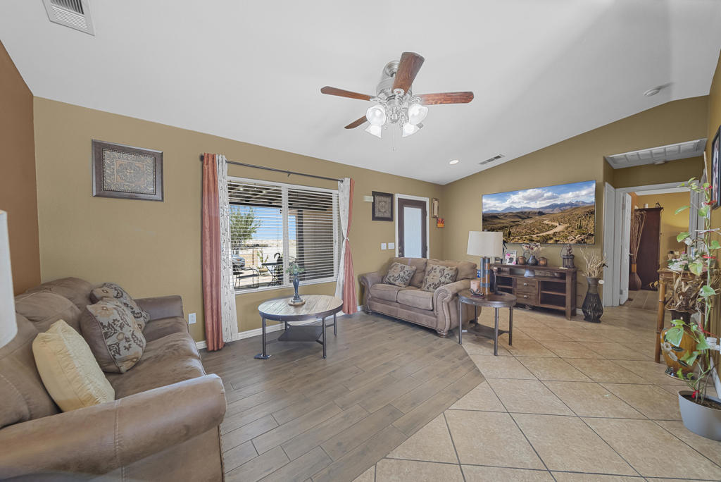 1527 N Marina Drive Property Photo 2