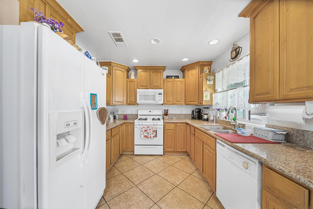 1527 N Marina Drive Property Photo 3