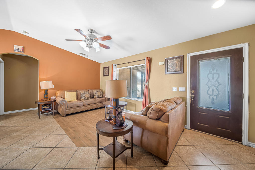 1527 N Marina Drive Property Photo 5