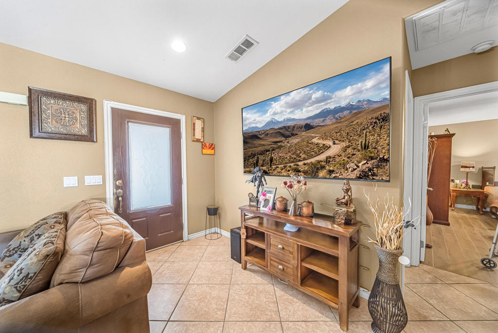 1527 N Marina Drive Property Photo 6