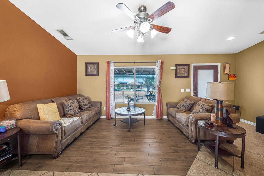 1527 N Marina Drive Property Photo 7