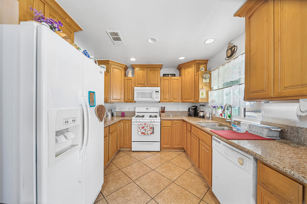 1527 N Marina Drive Property Photo 11