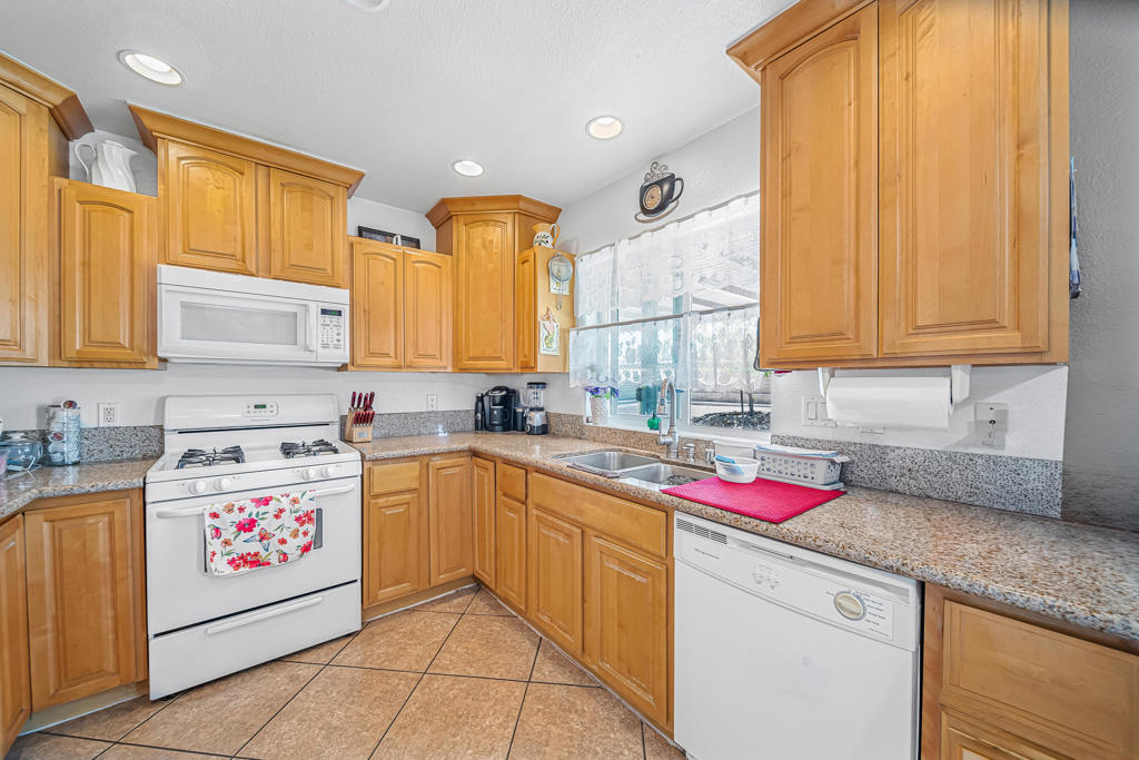 1527 N Marina Drive Property Photo 12