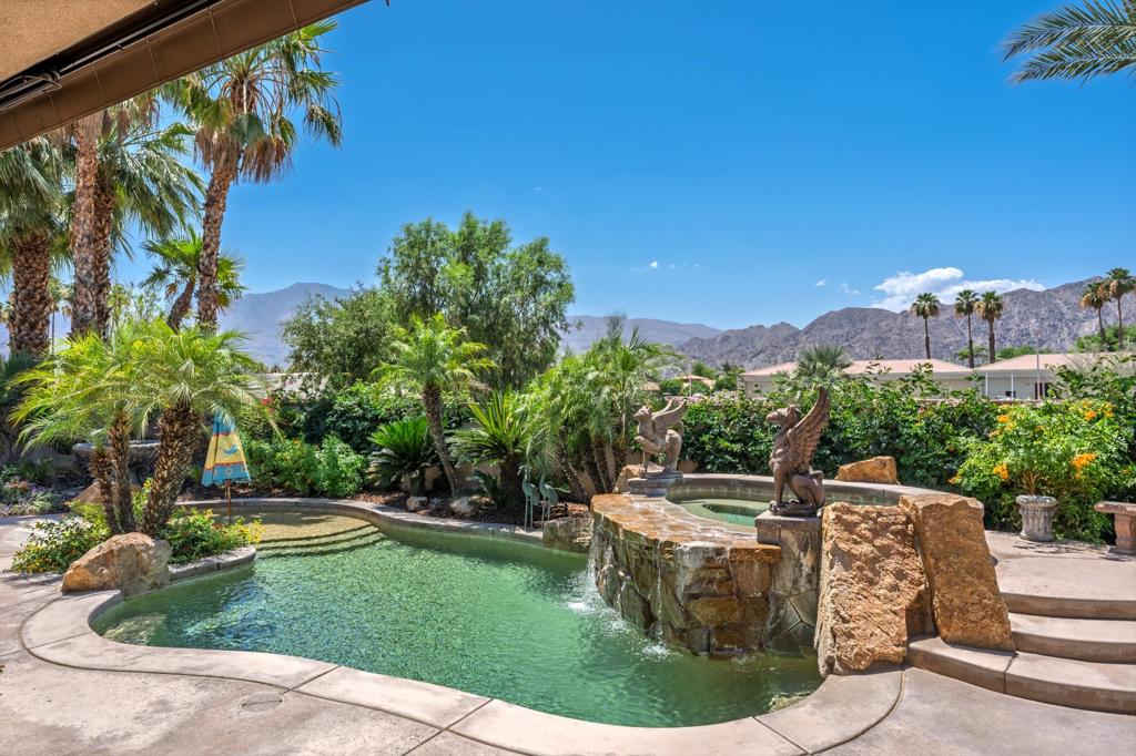 54245 Cananero Circle Property Photo 3