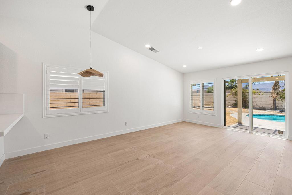 219148316DA Property Photo 12
