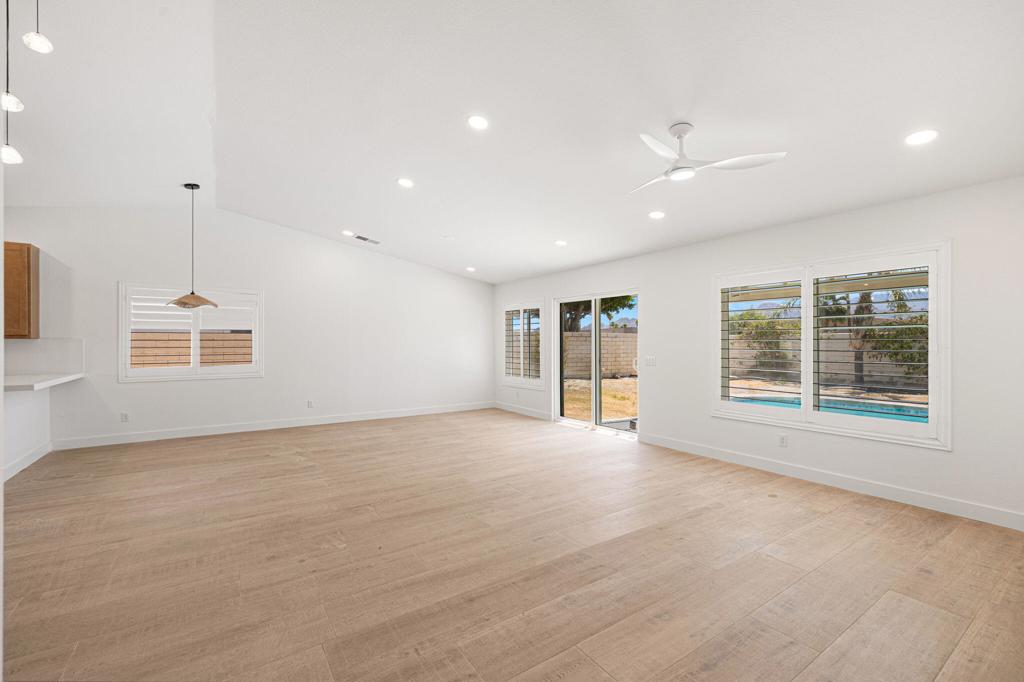 219148316DA Property Photo 14