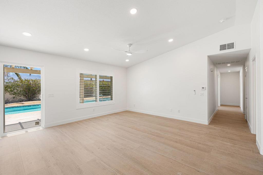 219148316DA Property Photo 18