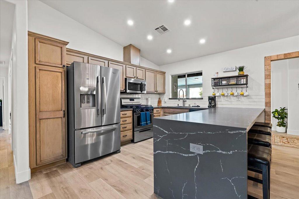 81135 Avenga Court Property Photo 3