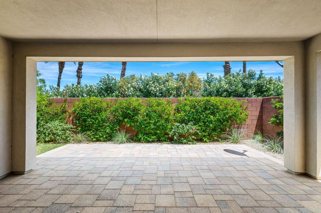 51580 Whiptail Drive Property Photo 4