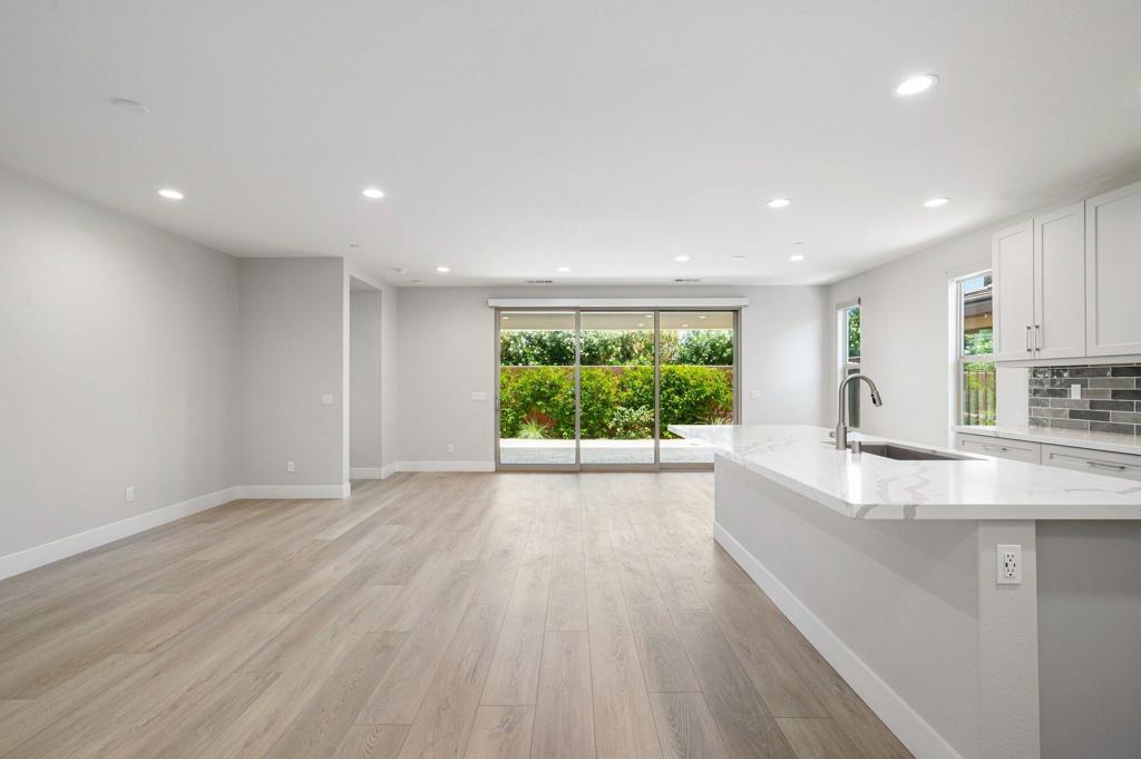 51580 Whiptail Drive Property Photo 8