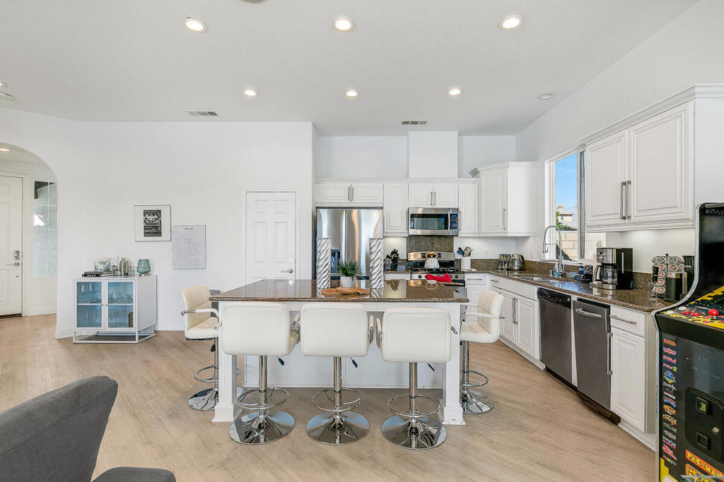 84297 Canzone Drive Property Photo 8
