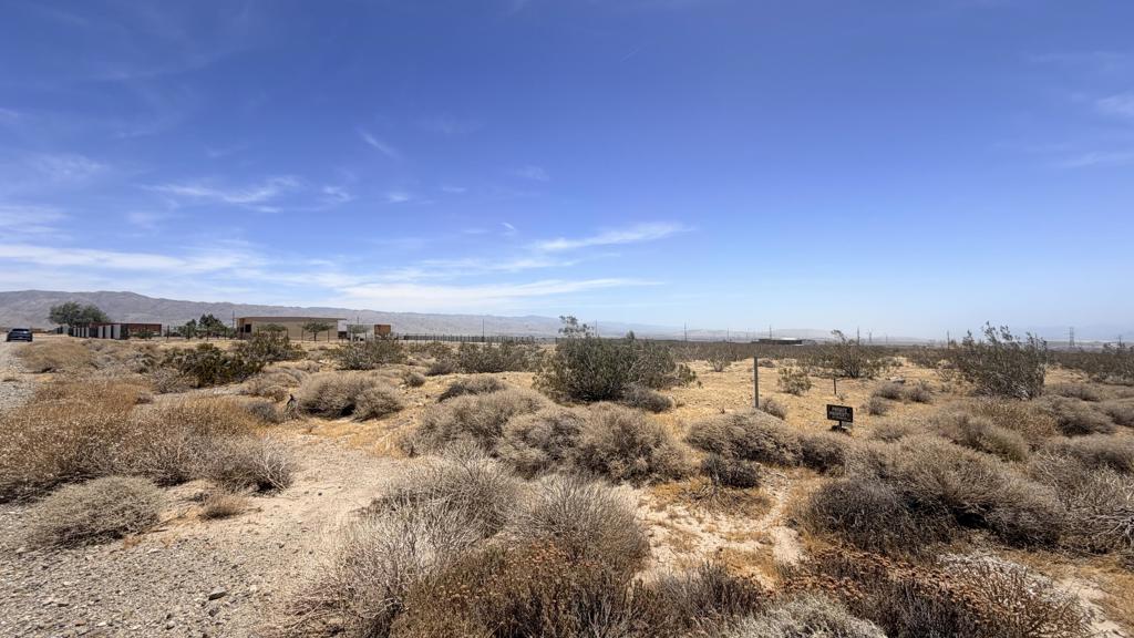 61823 Crest Street Property Photo 2