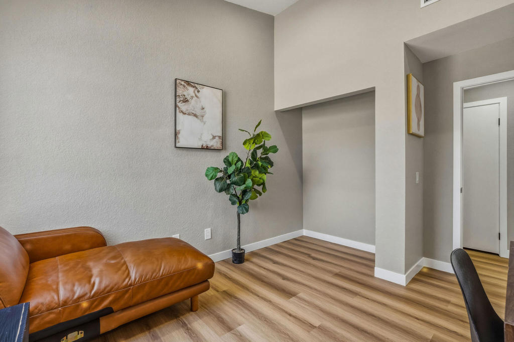 8400 Annandale Avenue Property Photo 18