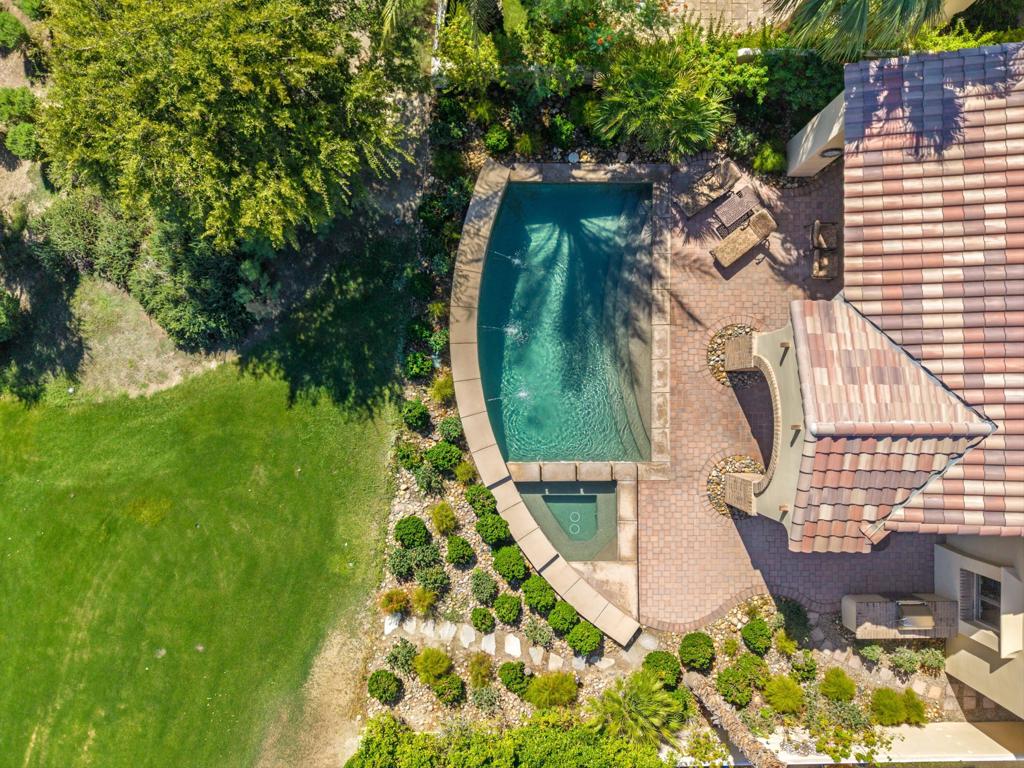 58460 Aracena Property Photo 4