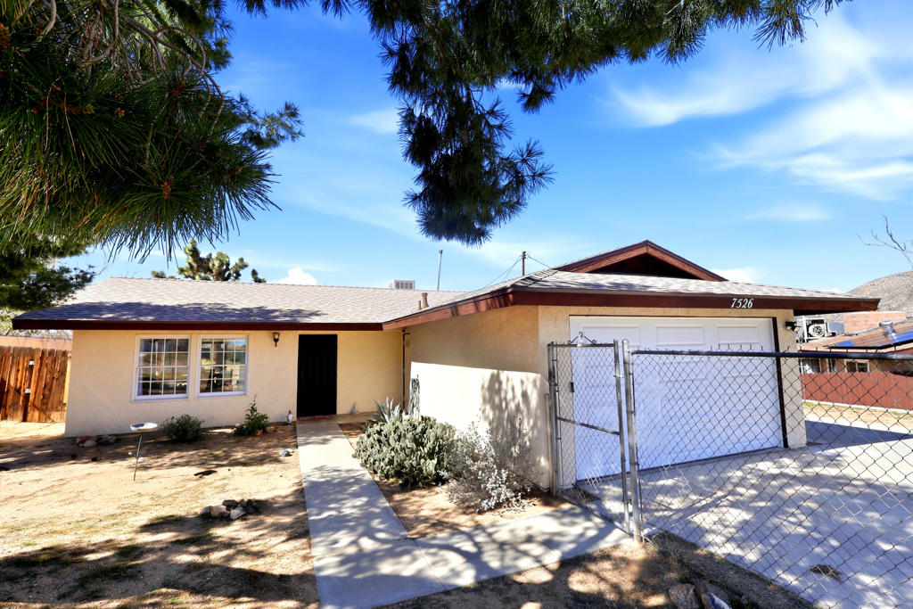 7526 Apache Trail Property Photo 1