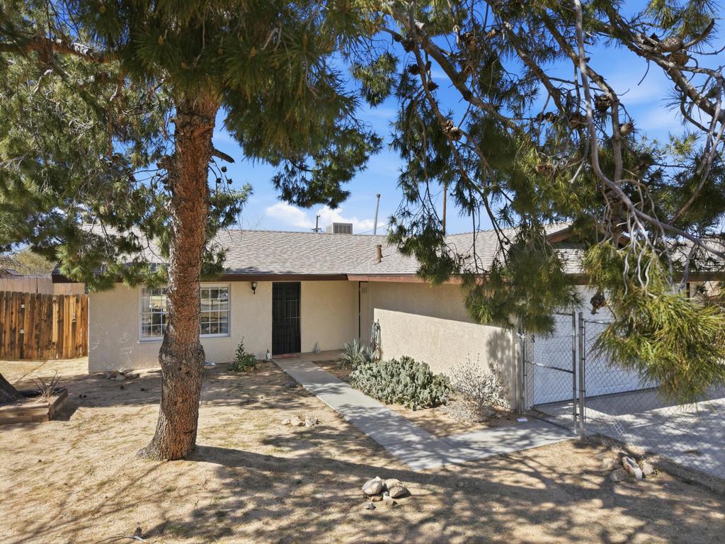 7526 Apache Trail Property Photo 2