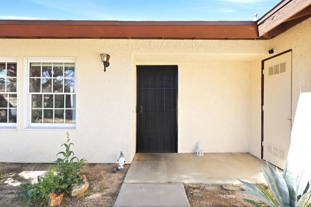7526 Apache Trail Property Photo 3
