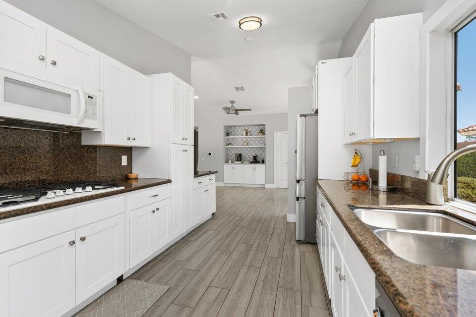 39369 Regency Way Property Photo 4