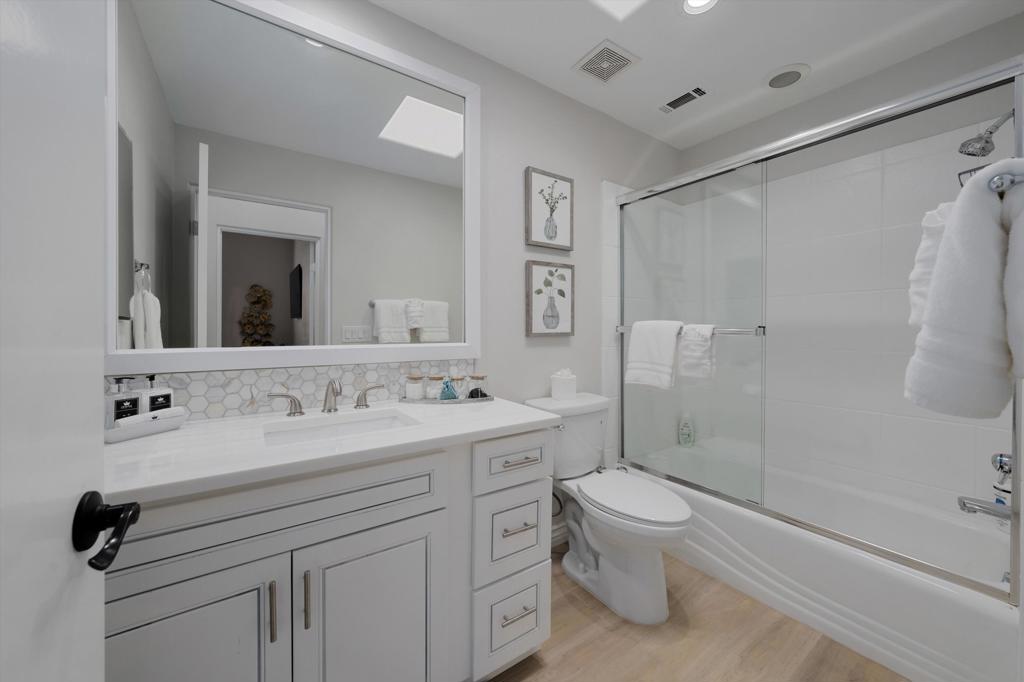 53445 Eisenhower Drive Property Photo 21