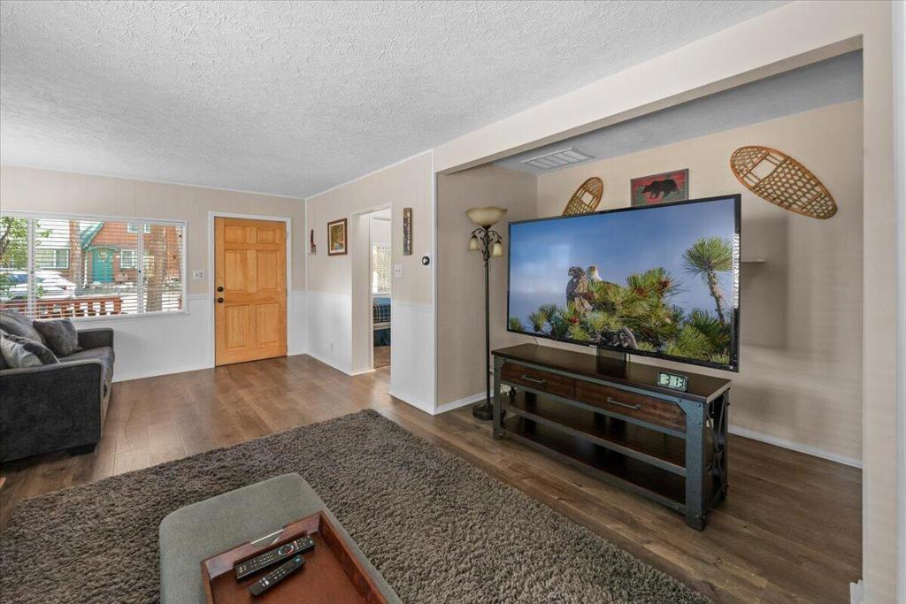 1017 W Rainbow Boulevard Property Photo 8
