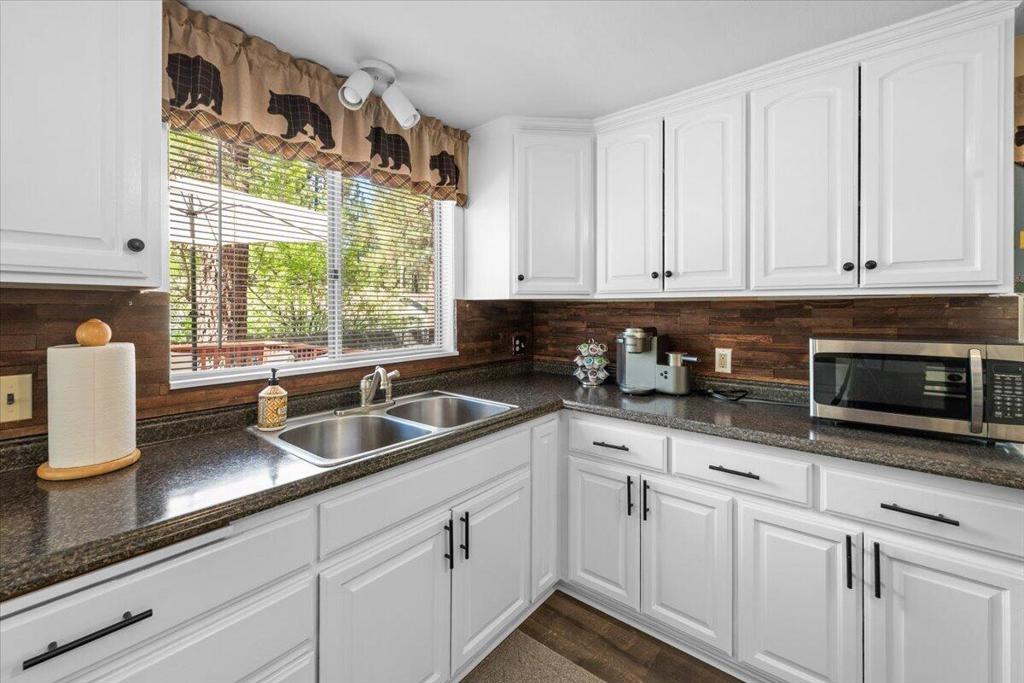 1017 W Rainbow Boulevard Property Photo 12