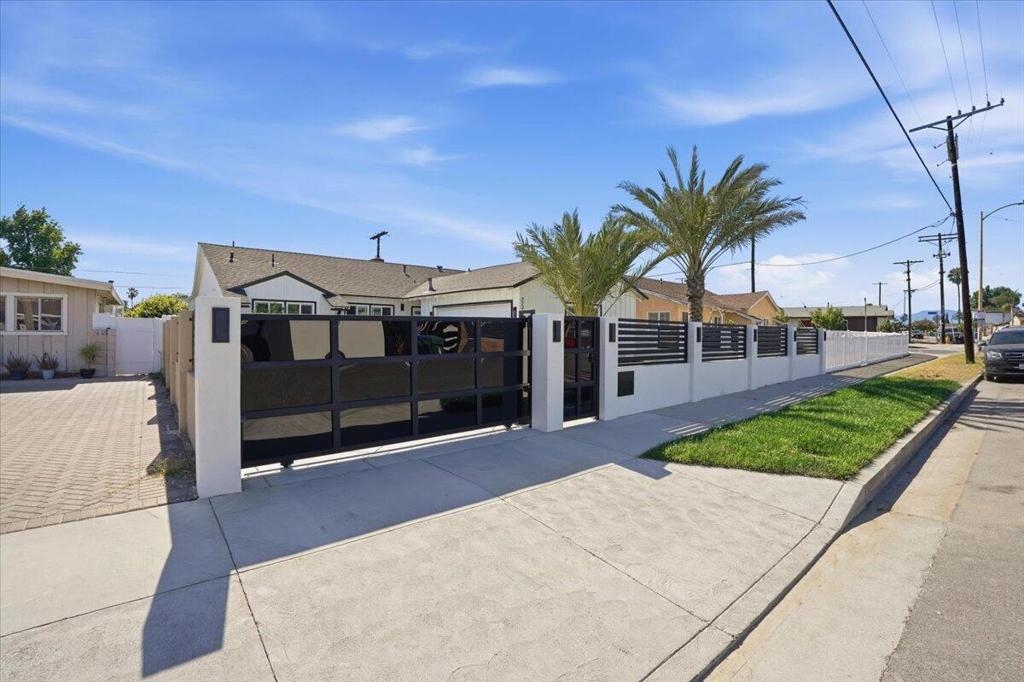 7737 Bellaire Avenue Property Photo 8
