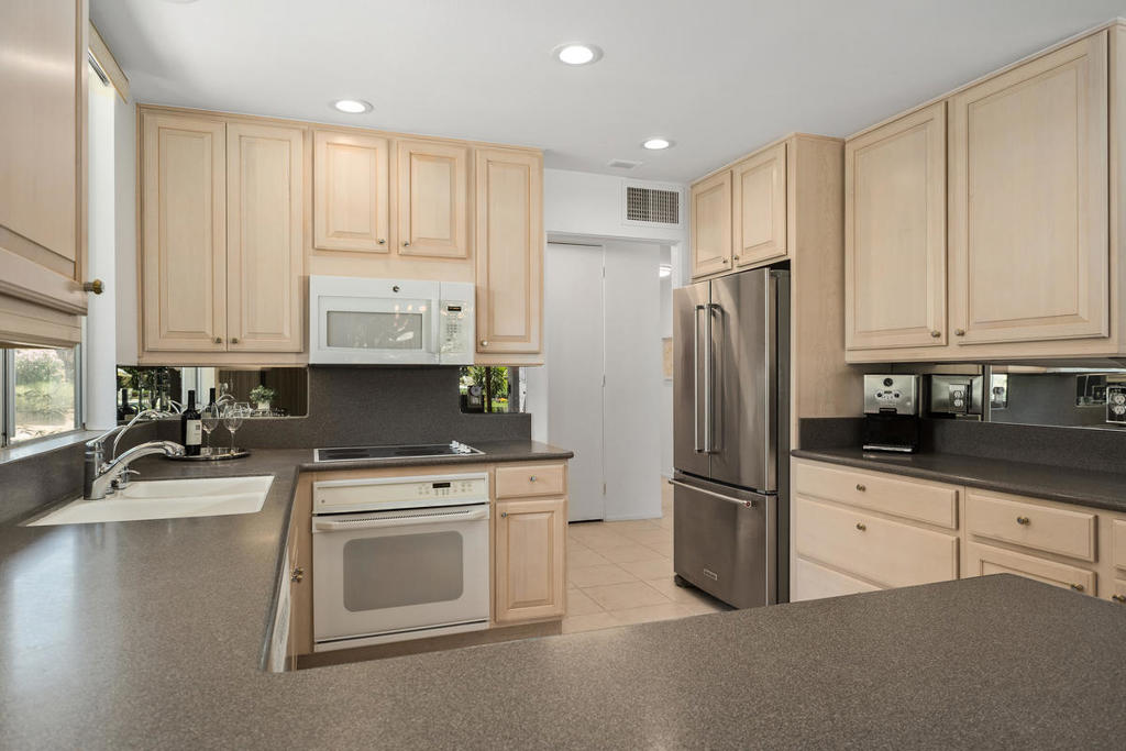 76895 Lark Drive Property Photo 8