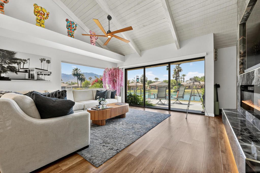 470 Sunningdale Drive Property Photo 4