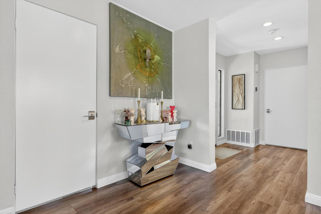 470 Sunningdale Drive Property Photo 10