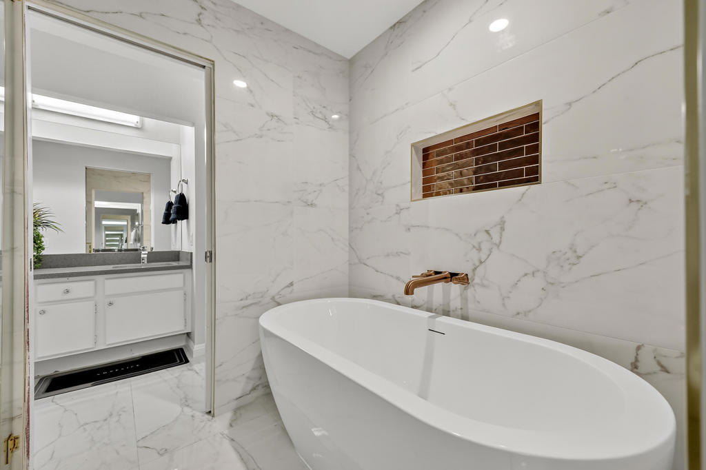 470 Sunningdale Drive Property Photo 14