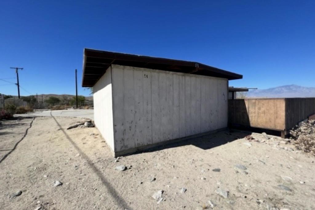 28981 Desert Charm Road Property Photo 2