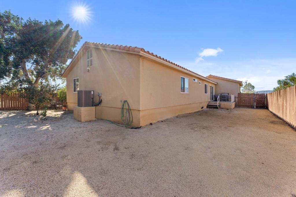16228 Avenida Merced Property Photo 25