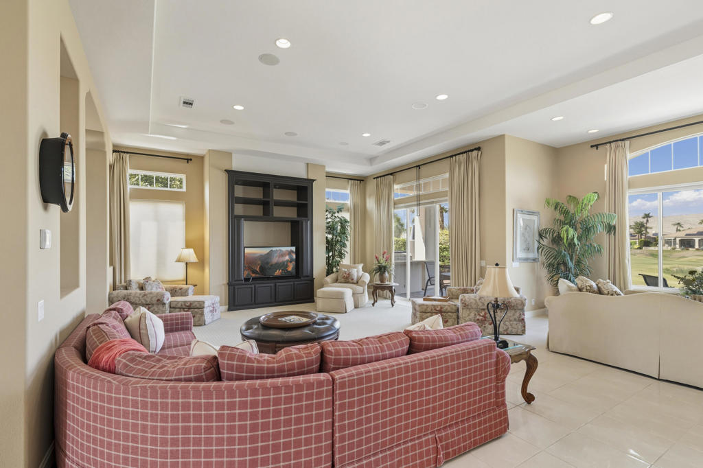 107 Via Bella Property Photo 15