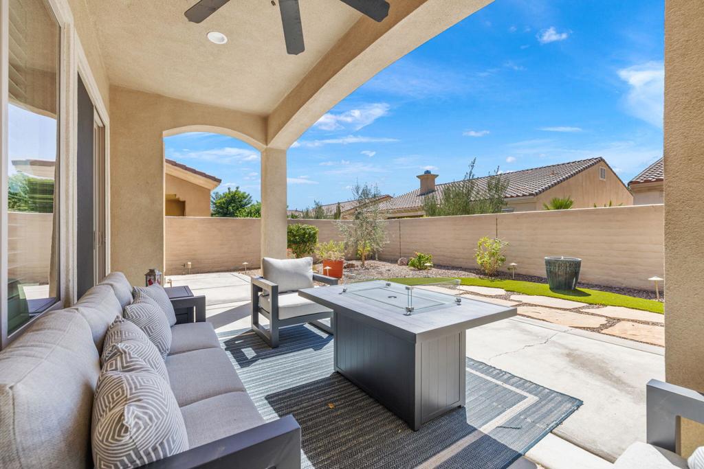 40530 Calle Cerezo Property Photo 7
