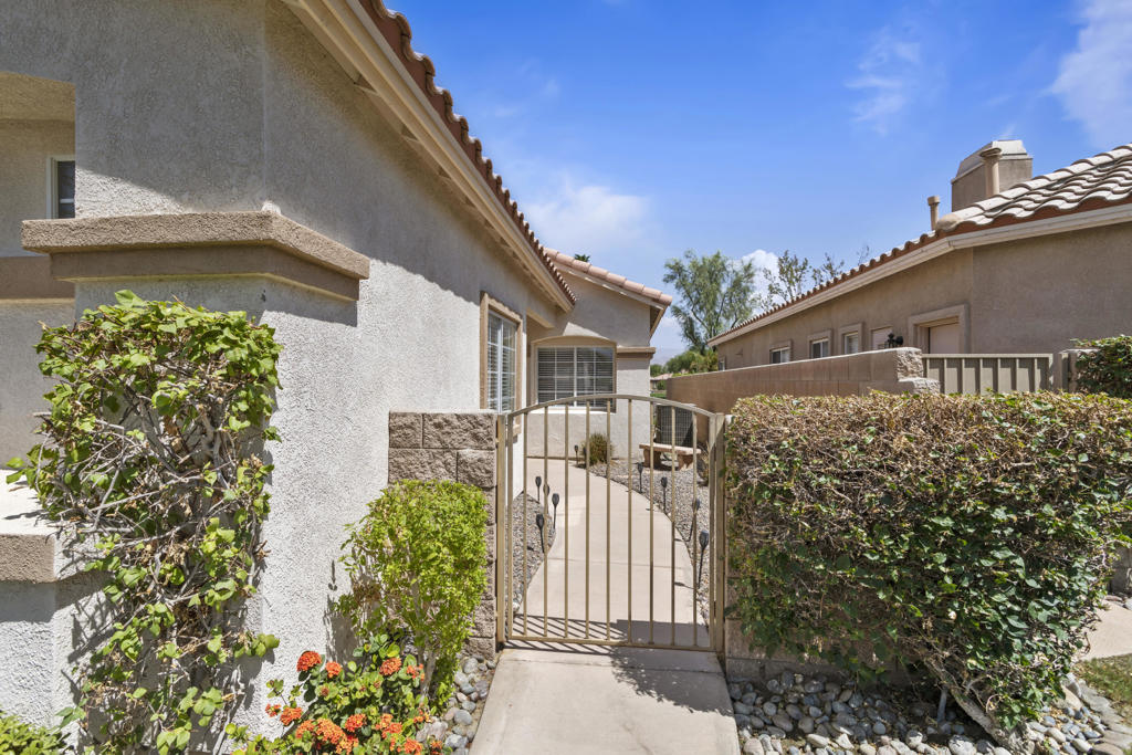 80162 Pebble Beach Drive Property Photo 3