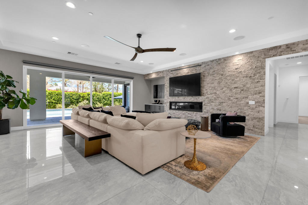 81910 Mountain Spur Drive Property Photo 14