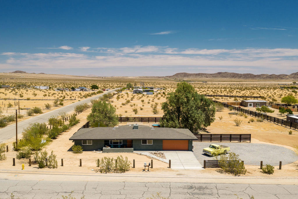 64722 Sun Mesa Road Property Photo 1