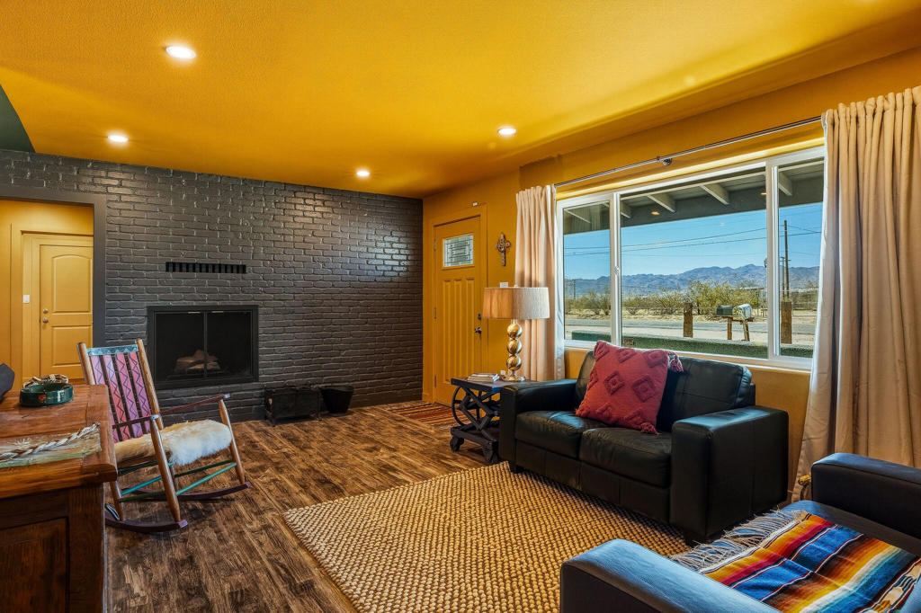 64722 Sun Mesa Road Property Photo 2
