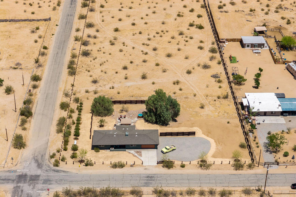 64722 Sun Mesa Road Property Photo 3