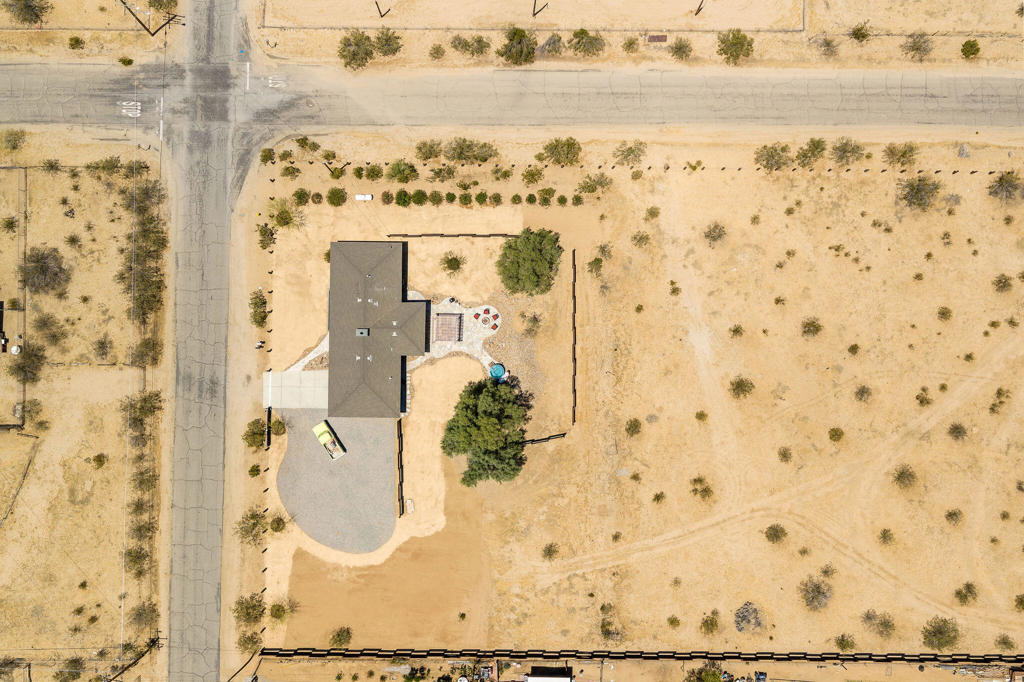 64722 Sun Mesa Road Property Photo 4