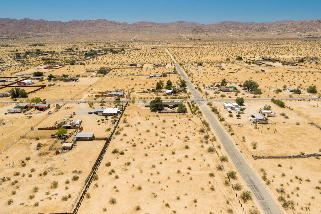 64722 Sun Mesa Road Property Photo 5