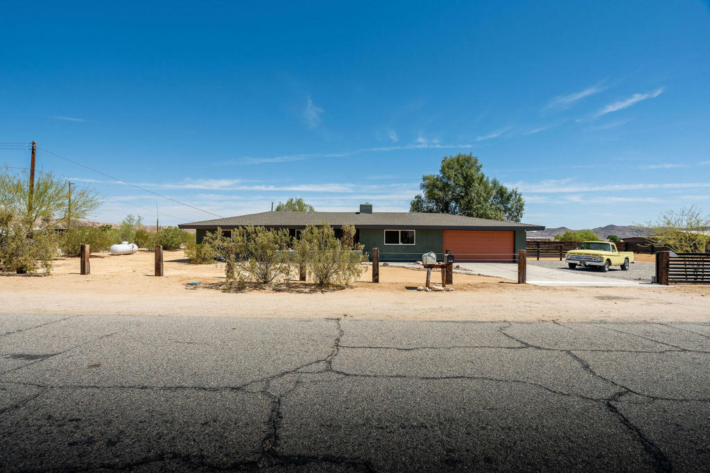 64722 Sun Mesa Road Property Photo 6