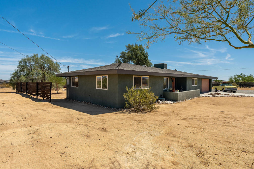 64722 Sun Mesa Road Property Photo 8