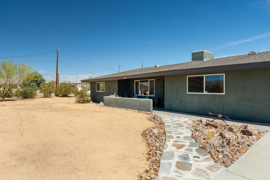 64722 Sun Mesa Road Property Photo 9