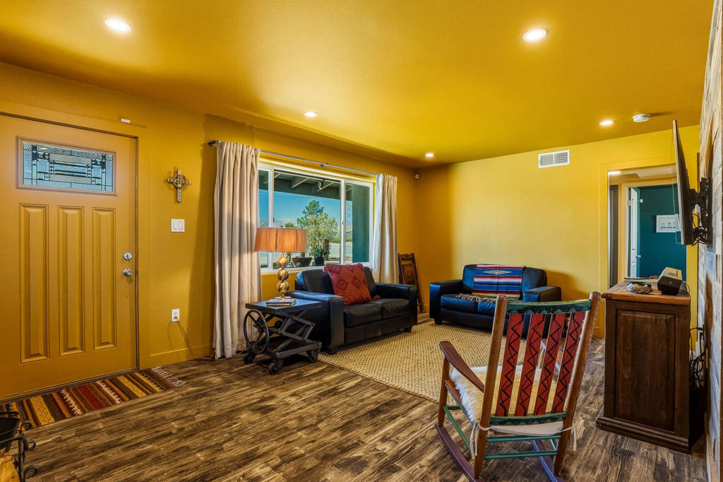 64722 Sun Mesa Road Property Photo 12