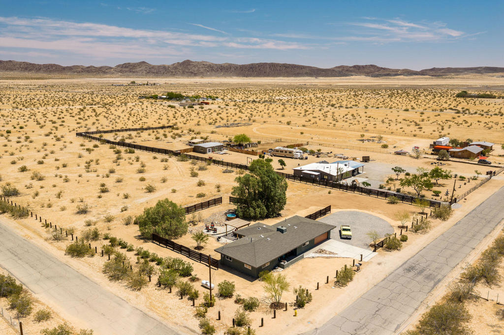 64722 Sun Mesa Road Property Photo 51
