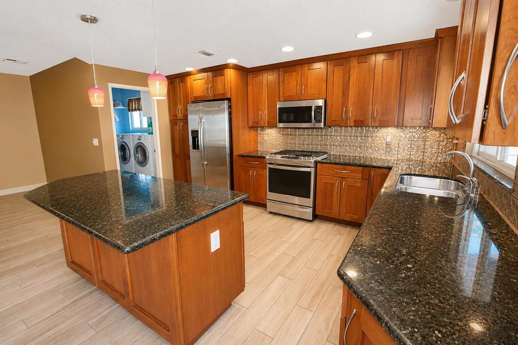 9551 Capiland Road Property Photo 5