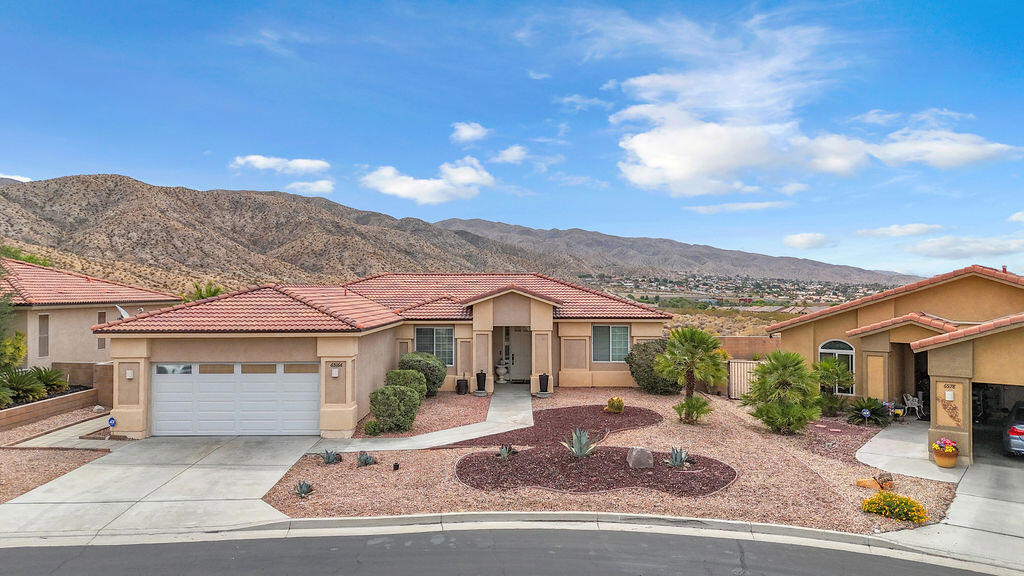 65166 Cliff Circle Property Photo 2