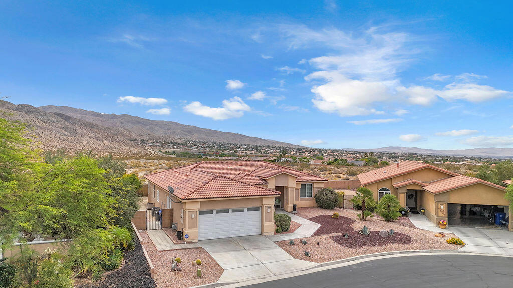 65166 Cliff Circle Property Photo 4